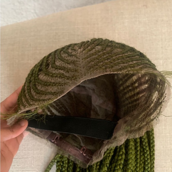 Green braided wig - Picture 4 of 4